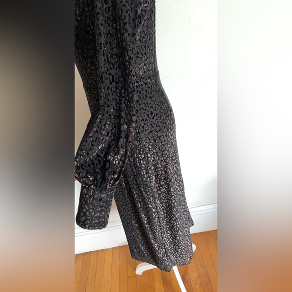 Elie Tahari Elegant Black Long Sleeve Dress. Size XS. Like new. - Picture 7 of 10